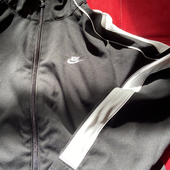 Nearly New Nike zip-up jacket - Picture 2 of 6